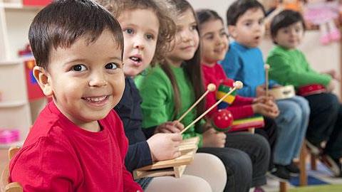 6 δραστηριότητες που θα φέρουν το παιδί πιο κοντά στην τέχνη