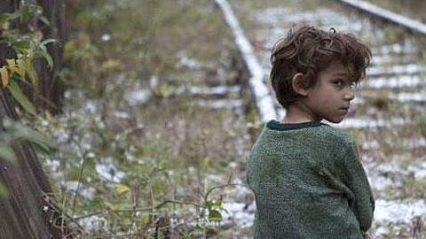 «Ο κόσμος τους άνω-κάτω»: Ένα συγκλονιστικό βίντεο για τα παιδιά του πολέμου