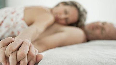 Πώς να διατηρήσετε τη φλόγα αναμμένη στη σχέση σας