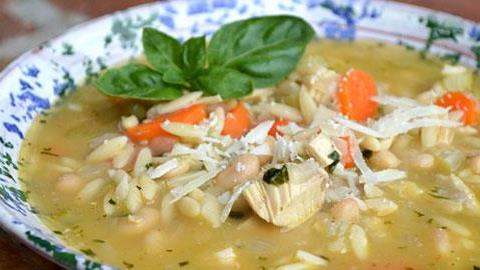 Πώς να φτιάξετε την πιο νόστιμη κοτόσουπα