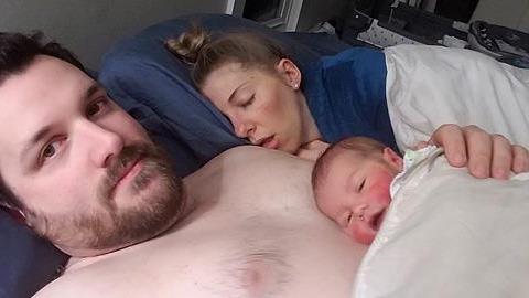 Γιατί αυτός ο νέος μπαμπάς είναι πρότυπο συζύγου