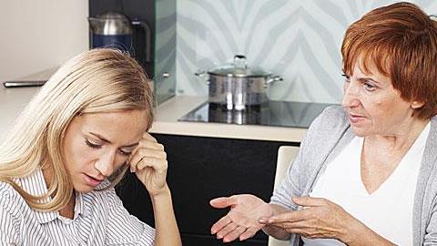 Η συμβίωση με τα πεθερικά… βλάπτει σοβαρά την υγεία!