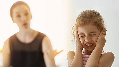 Πώς οι απαιτήσεις μας κάνουν τα παιδιά μας δυστυχισμένα