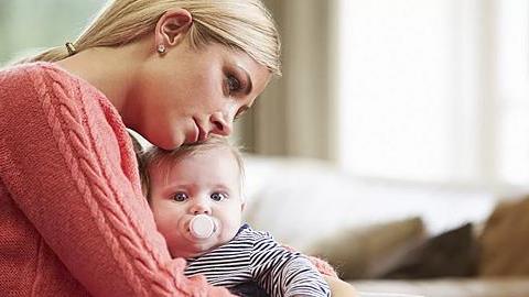 Πώς πραγματικά είναι να είσαι μια μαμά με κατάθλιψη