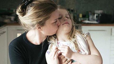 Πώς να επιβραβεύσετε σωστά το παιδί: 5 τρόποι για να μην το κακομάθετε!