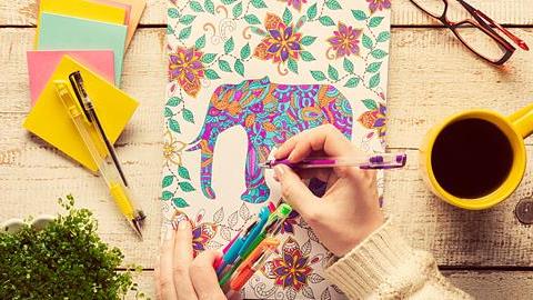 Τα 5 καλύτερα χόμπι για μαμάδες που «πνίγονται» από το στρες