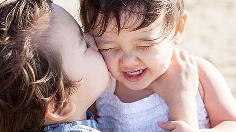 Τι κερδίζεις όταν μεγαλώνεις με μεγάλο αδερφό