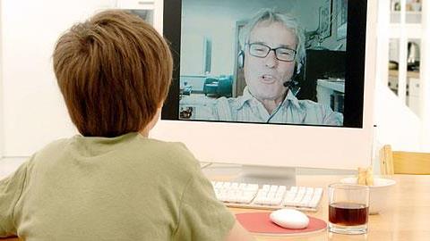 Όταν ο μπαμπάς αναγκάζεται να εργαστεί μακριά από την οικογένεια