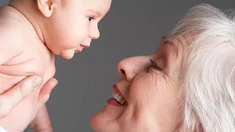 Η γιαγιά δεν τηρεί όσα της λέω όταν κρατάει το μωρό μου. Τι να κάνω;