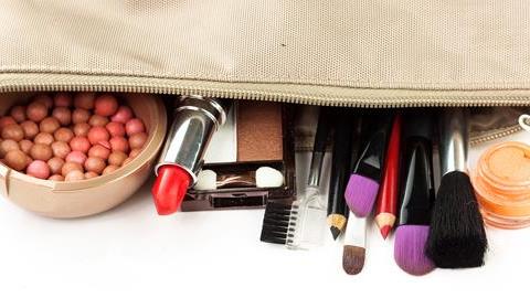 Καλλυντικά: Μήπως ήρθε η ώρα να τα πετάξετε;