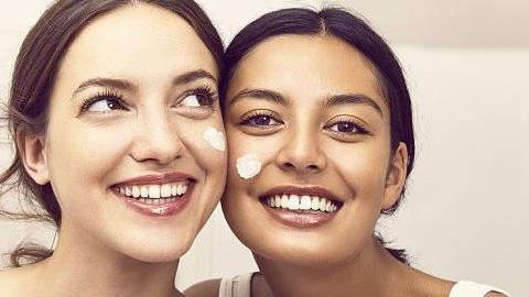 To Bio-Oil σας προσκαλεί να μοιραστείτε πολύτιμα μυστικά περιποίησης με τις φίλες σας!