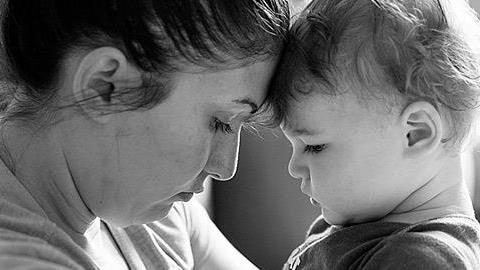 Γιατί ήταν (πολύ) πιο εύκολο να είσαι μαμά την εποχή των γονιών μας