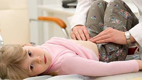 Η κόρη μου λέει ότι την πονάει η κοιλιά της χωρίς να έχει κάποιο πρόβλημα. Τι να κάνω;