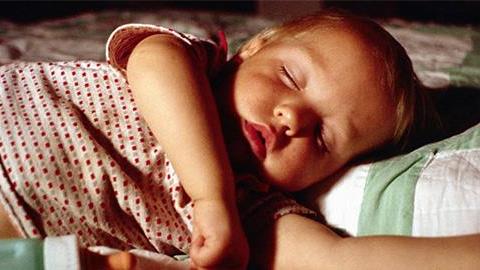 Έχω αγχωθεί με το πώς θα αλλάξω τις συνήθειες του μωρού μου. Ποιος είναι ο σωστός τρόπος;