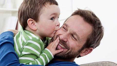 «Τα παιδιά μου έχουν τον πατέρα που δεν είχα ποτέ»