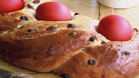 Πώς να φτιάξετε αφράτο πασχαλινό τσουρέκι