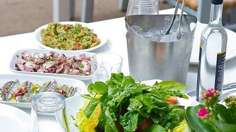 Πού θα φάτε φθηνό ψάρι: 5 ταβέρνες για όλη την οικογένεια