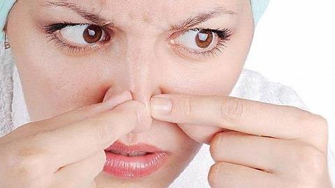 Πώς «φεύγουν» τα μαύρα στίγματα από τη μύτη