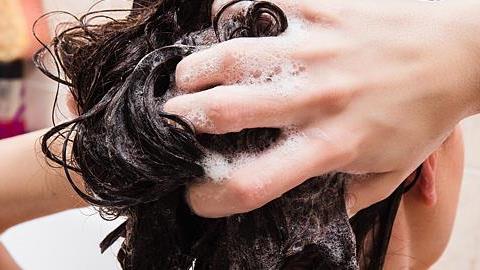 5 λάθη που όλοι κάνουμε όταν πλενόμαστε