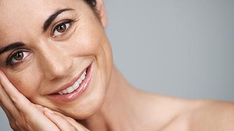 Πώς να δείχνετε όμορφη χωρίς μακιγιάζ