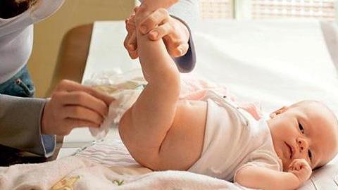 Ο Ε.Ο.Φ ανακαλεί βρεφικά μαντηλάκια και παιδική αντηλιακή κρέμα!