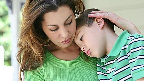 Πώς να πω στον γιο μου ότι ο πατέρας του έχει καινούρια σύντροφο, με την οποία περιμένουν παιδί;