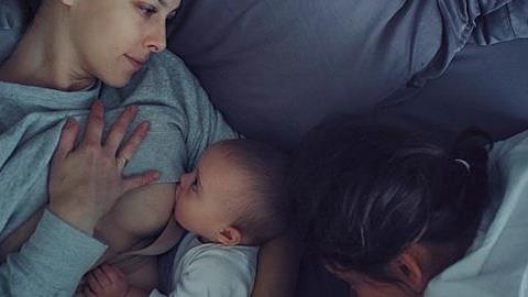 Οι πιο τρυφερές στιγμές της καθημερινότητας μιας μαμάς