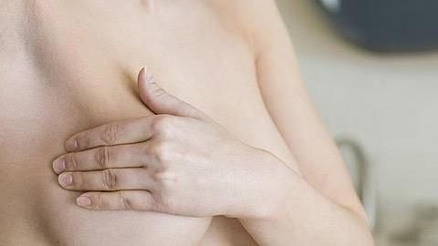 Πόνος στο στήθος: 8 αθώες αλλά «ένοχες» αιτίες