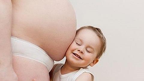 Πώς να προετοιμάσω τον γιο μου για τον ερχομό των διδύμων;