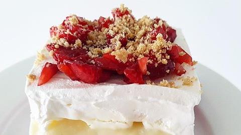 Πώς να φτιάξετε δροσερό γλυκό ψυγείου με φράουλες