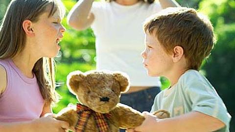 «Ο γιος μου δεν είναι υποχρεωμένος να μοιράζεται»: Η αμφιλεγόμενη στάση μιας μαμάς