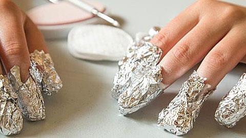 Πώς να αφαιρέσετε το ημιμόνιμο μανικιούρ στο σπίτι