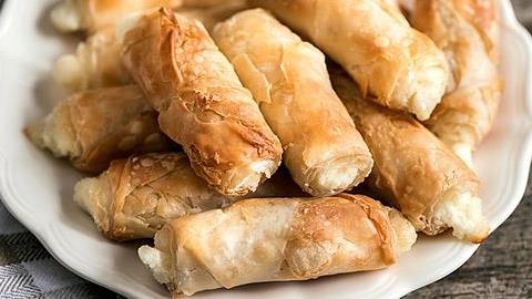 Πώς να φτιάξετε τραγανά μπουρεκάκια με τυρί