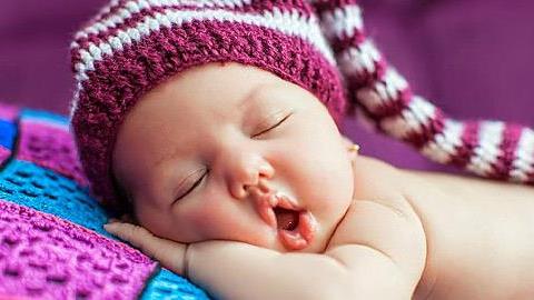 20 μικρά και εύηχα ονόματα για το μωρό σας