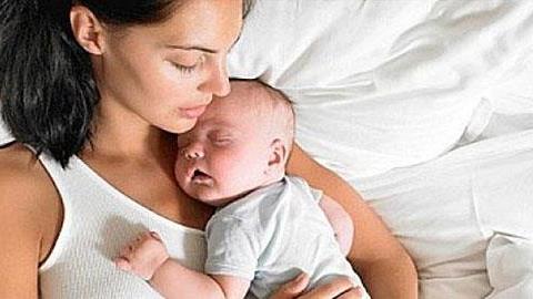  Μου φαίνεται απάνθρωπο ν’ αφήνω το 2 μηνών μωρό μου να κλαίει για να κοιμηθεί. Τι να κάνω;