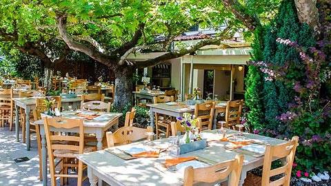 Οι 5 καλύτερες ταβέρνες με αυλή για να πάτε με τα παιδιά