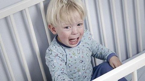 Πώς να κάνω τον γιο μου ανεξάρτητο στον ύπνο;