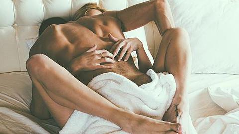 5 αισθησιακές στάσεις για να απολαμβάνετε περισσότερο το σεξ