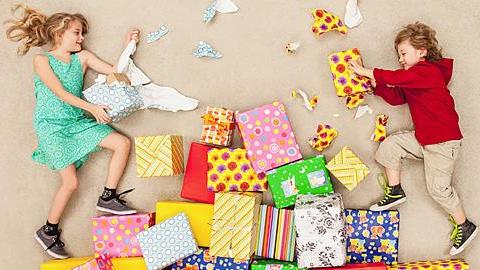 5 λάθος αφορμές που παίρνουμε δώρα στα παιδιά