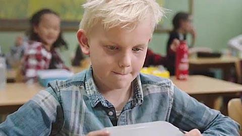 «Να νοιάζεστε για τον άλλον»: Ένα συγκινητικό βίντεο για την αξία του να μοιράζεσαι