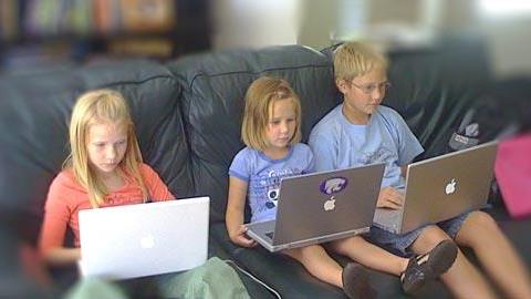 Τα smartphones κάνουν τα παιδιά «ψηφιακούς ναρκομανείς»