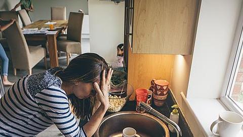 «Στη μαμά που δεν μπορεί να βρει ησυχία…» 