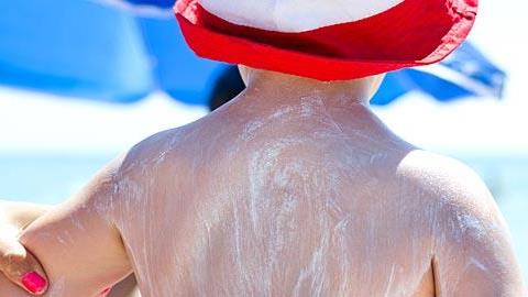 5 τύποι γονιών που συναντάς στην παραλία 