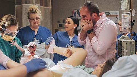 Όταν οι μπαμπάδες βρίσκονται στην αίθουσα τοκετού...