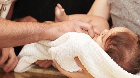 Τι πρέπει να ξέρετε πριν γίνετε νονά