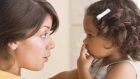 Όταν οι μαμάδες ζητούν συγγνώμη: Πότε και πώς πρέπει να το κάνετε