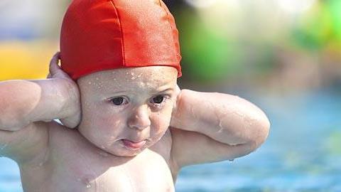 Πώς να προστατεύσετε τα αυτάκια των παιδιών στην θάλασσα