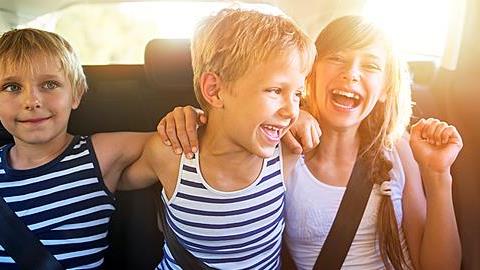 Το CD των διακοπών: 10 σπουδαία καλοκαιρινά τραγούδια για μικρούς και μεγάλους