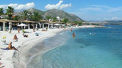 Πού να πάτε για μπάνιο και φαγητό στην Αττική