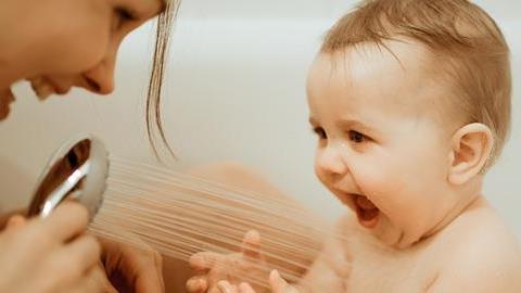 Πώς να προστατεύσετε το μωρό σας από τη ζέστη